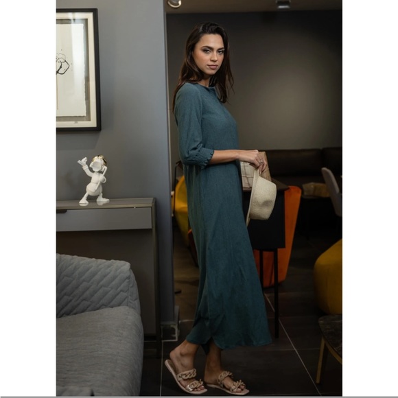 Beautiful flowy dress for summer! - Picture 2 of 6